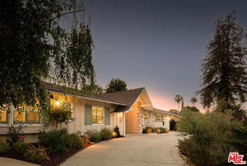4731 Deseret Dr, Woodland Hills, CA, 91364-4842 | Card Image