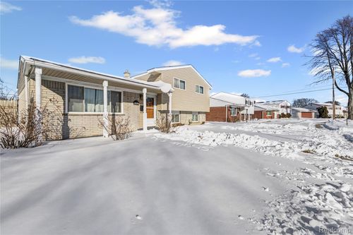 2535 Camel Dr, Sterling Heights, MI, 48310-5223 | Card Image