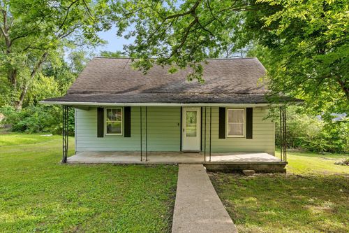 415 Hogue St, Soddy Daisy, TN, 37379-6524 | Card Image