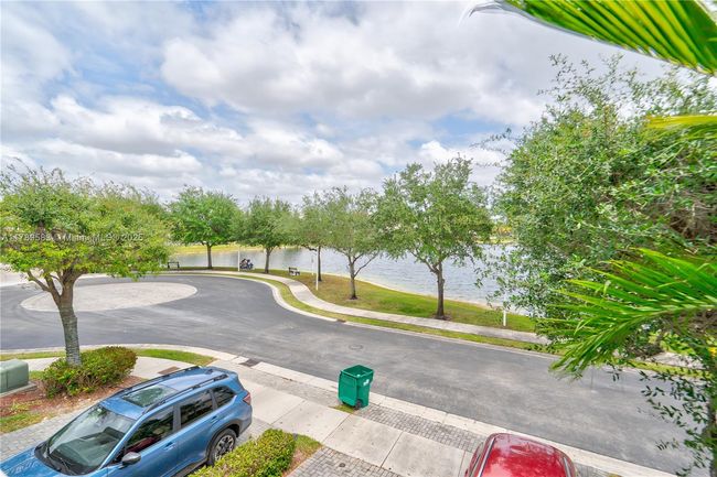 7514 Nw 108 Th Path, Townhouse with 3 bedrooms, 3 bathrooms and null parking in Doral FL | Image 17