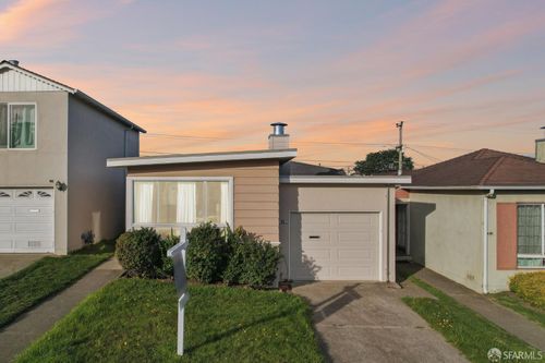 66 Rockridge Ave, Daly City, CA, 94015-3915 | Card Image