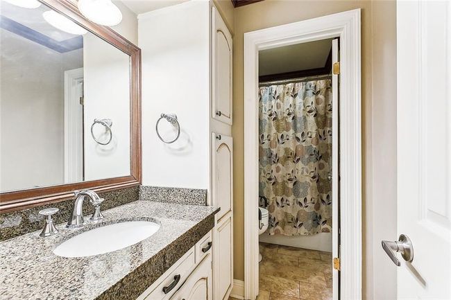 Hall Bathroom | Image 13