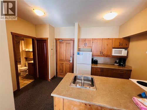 203-2090 Summit Dr, Panorama, BC, V0A1T0 | Card Image