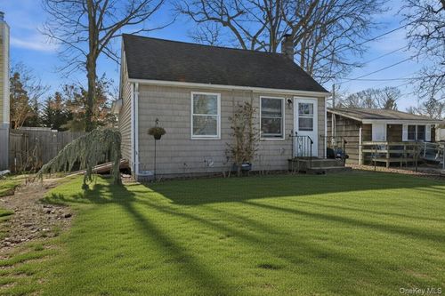 36 Woodlawn Ave, Selden, NY, 11784-3257 | Card Image