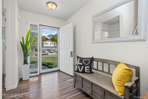 329 Fountain Park Dr, Waterford, MI, 48327-3530 | Card Image