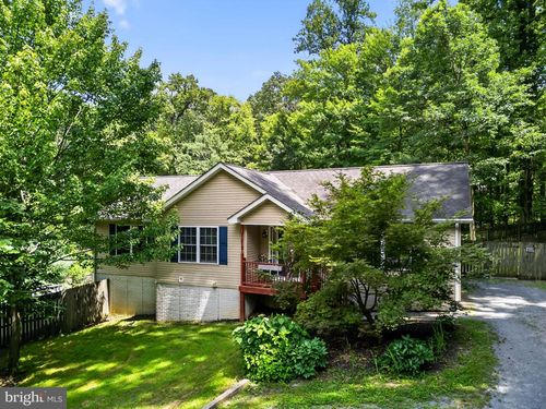 1396 Johnnycake Ln, HARPERS FERRY, WV, 25425-6182 | Card Image