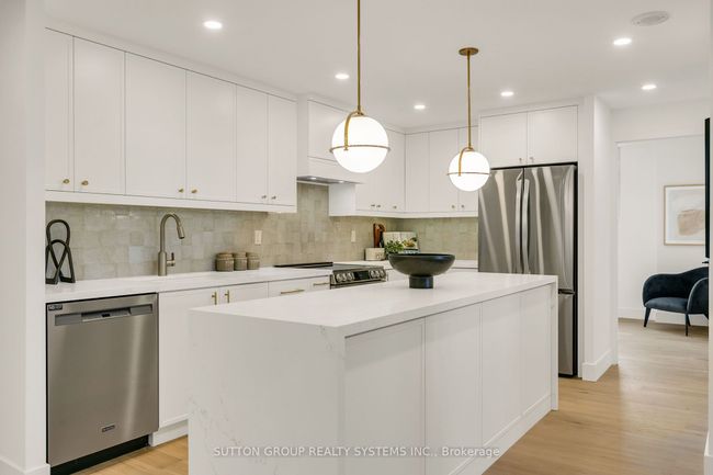 808 - 820 Burnhamthorpe Rd, Condo with 3 bedrooms, 2 bathrooms and 1 parking in Etobicoke ON | Image 17
