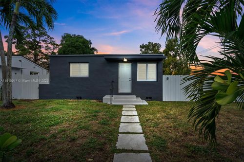 816 Codadad St, Opa-Locka, FL, 33054-3906 | Card Image