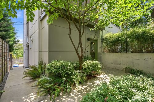 a-1806 25th Ave, Seattle, WA, 98122-3024 | Card Image