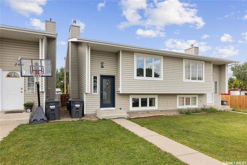 210 Hedley St, Saskatoon, SK, S7N1Z9 | Card Image