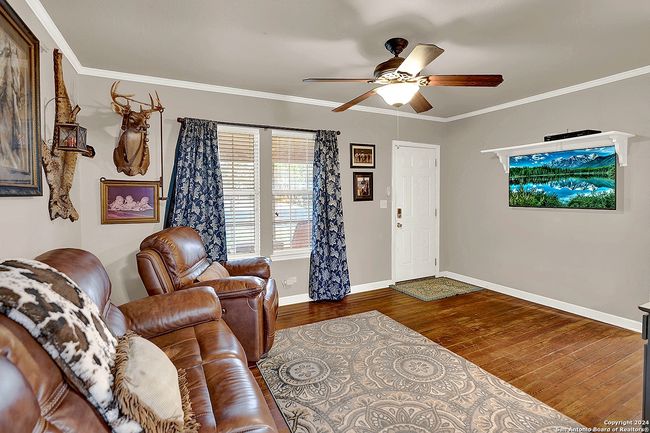 404 Schneider St, House other with 3 bedrooms, 2 bathrooms and null parking in Poth TX | Image 5