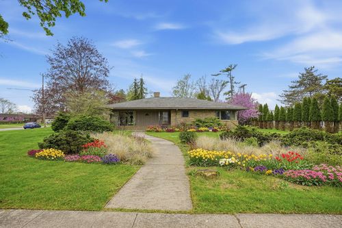 509 Mills Rd, Saline, MI, 48176-1128 | Card Image