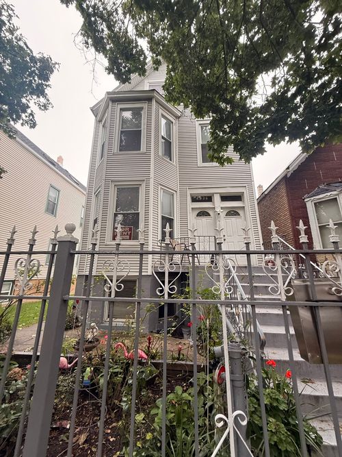 2-2836 N Christiana Avenue, Chicago, IL, 60618 | Card Image