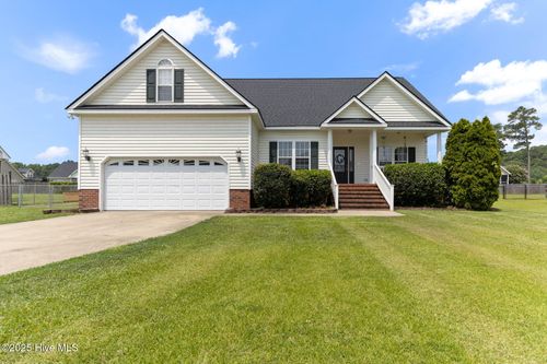 203 Maddux Dr, Pikeville, NC, 27863-9311 | Card Image