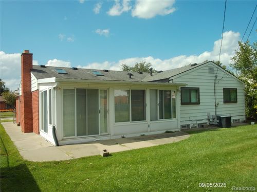 38732 Monterey Dr, Sterling Heights, MI, 48312-1352 | Card Image