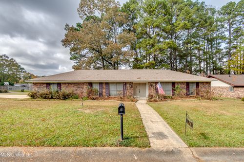 100 Fairdale Pl, Brandon, MS, 39042-1929 | Card Image