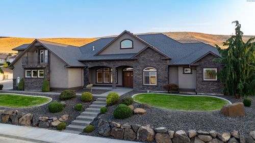 2303 W 49th Ave, Kennewick, WA, 99337-8000 | Card Image