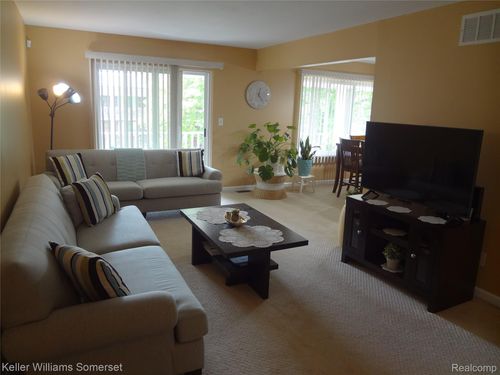 626-29626 Hoover Rd, Warren, MI, 48093-3419 | Card Image