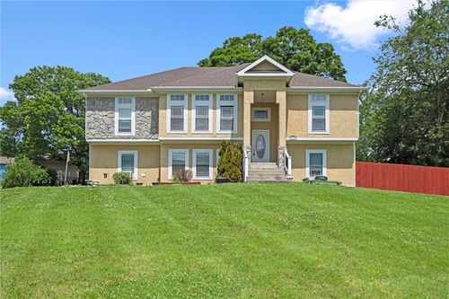 2248 Vilas St, Leavenworth, KS, 66048-4036 | Card Image