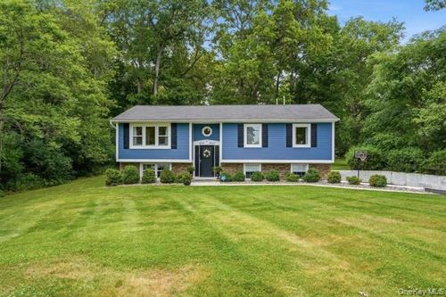 7 Gold Rd, Wappingers Falls, NY, 12590-3405 | Card Image