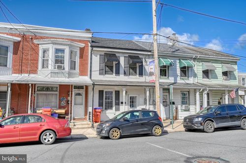 242 N 3rd St, Hamburg, PA, 19526-1506 | Card Image