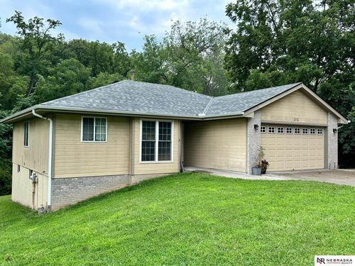 1011 Bradford Dr, Plattsmouth, NE, 68048-3111 | Card Image