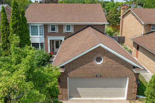 1225 Old Post Dr, Oakville, ON, L6M1A5 | Card Image
