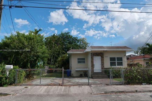1940 Nw 27th St, Miami, FL, 33142-8470 | Card Image
