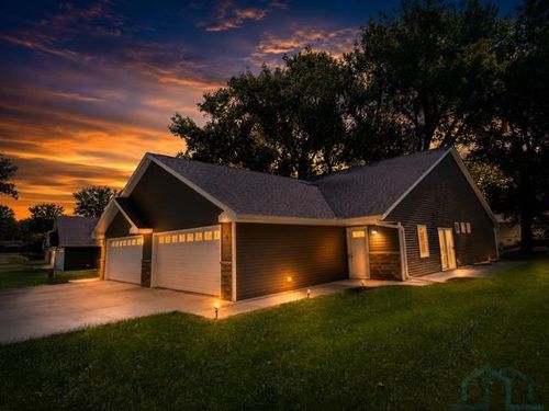94 N Emerald Dr, Storm Lake, IA, 50588-2718 | Card Image