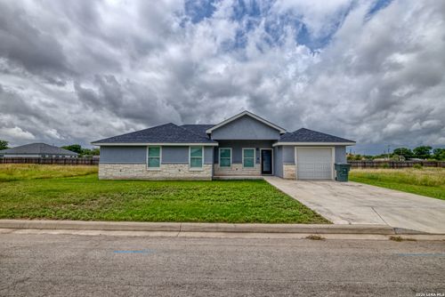 412 Guajillo Dr, Uvalde, TX, 78801-1000 | Card Image