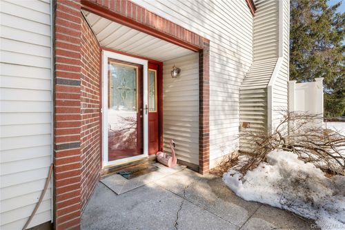 6 Georgian Ct, Coram, NY, 11727-1651 | Card Image