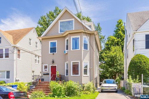 81 Chestnut St, Rutherford, NJ, 07070-1705 | Card Image