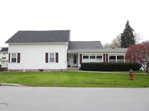 122 Maple St, Rouses Point, NY, 12979-1423 | Card Image