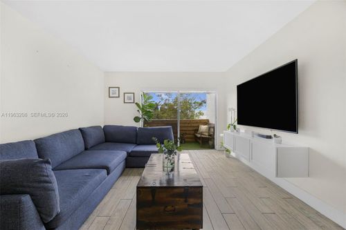 apt-304-7801 Ne 4th Ct, Miami, FL, 33138-4502 | Card Image