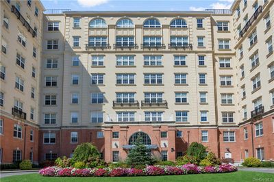 View of building exterior | Image 1