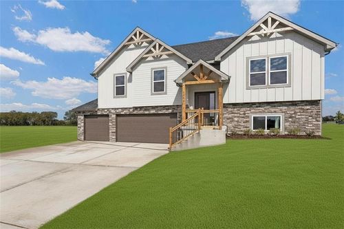 132 Se Nelson Dr, Blue Springs, MO, 64014-5243 | Card Image
