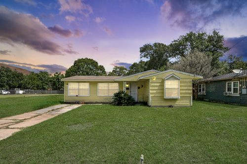 1909 Brooks Ave, Rosenberg, TX, 77471-5903 | Card Image