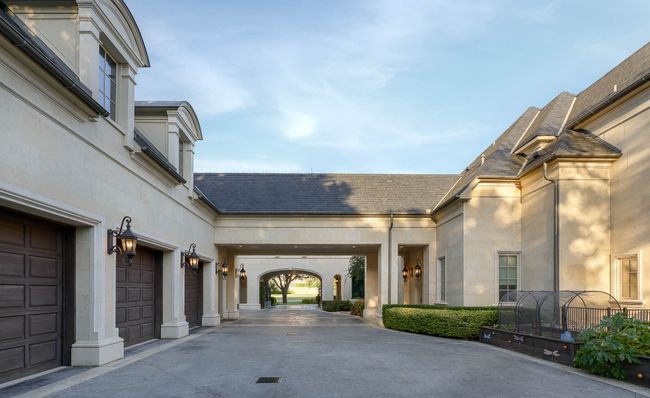 10617 Bridge Hollow Ct, House other with 6 bedrooms, 10 bathrooms and null parking in Dallas TX | Image 32