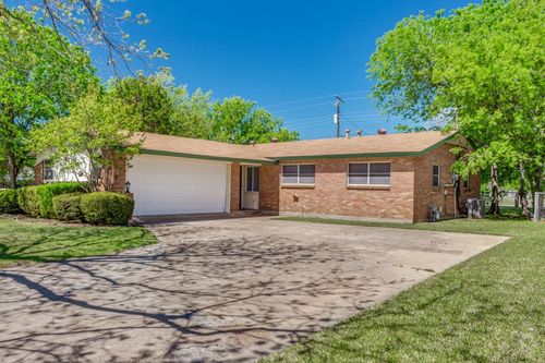 201 Wofford Way, Saginaw, TX, 76179-1562 | Card Image