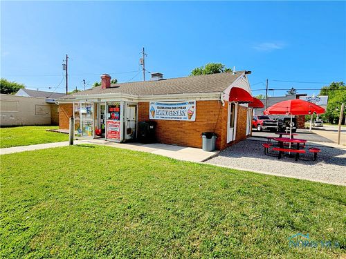 102 W Crocker St, Bradner, OH, 43406-7707 | Card Image
