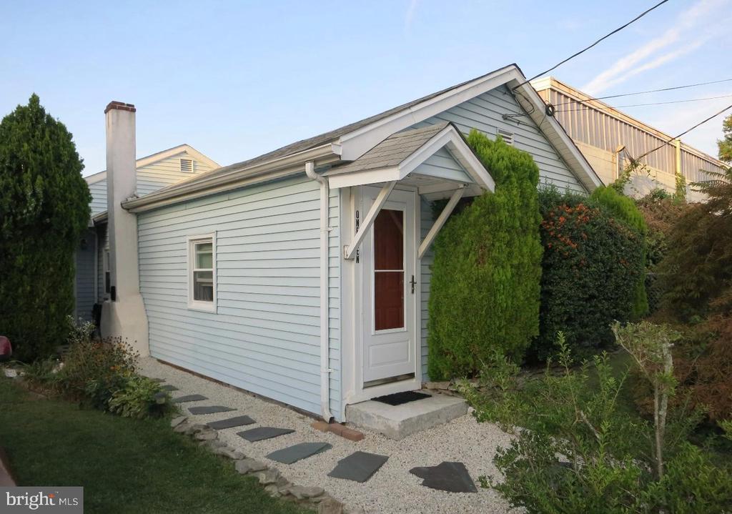 1st Ave, Trenton, NJ 08619