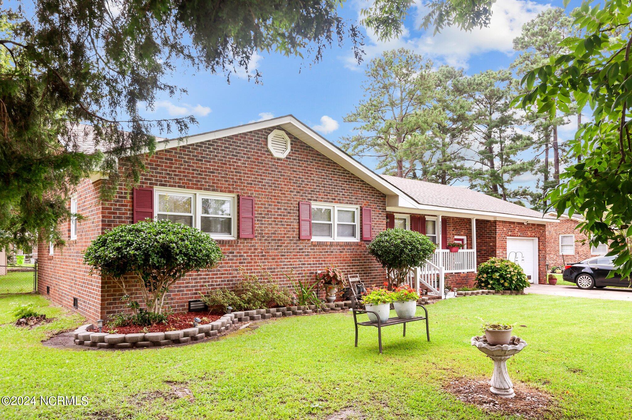 Simmons St, New Bern, NC 28560