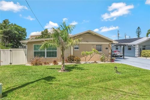 814 107th Ave, NAPLES, FL, 34108-1861 | Card Image
