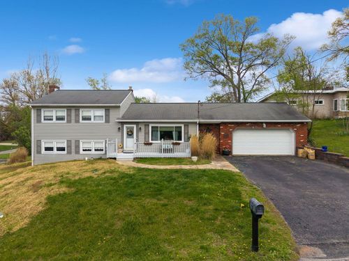 709 Farview Dr, Greensburg, PA, 15601-4616 | Card Image