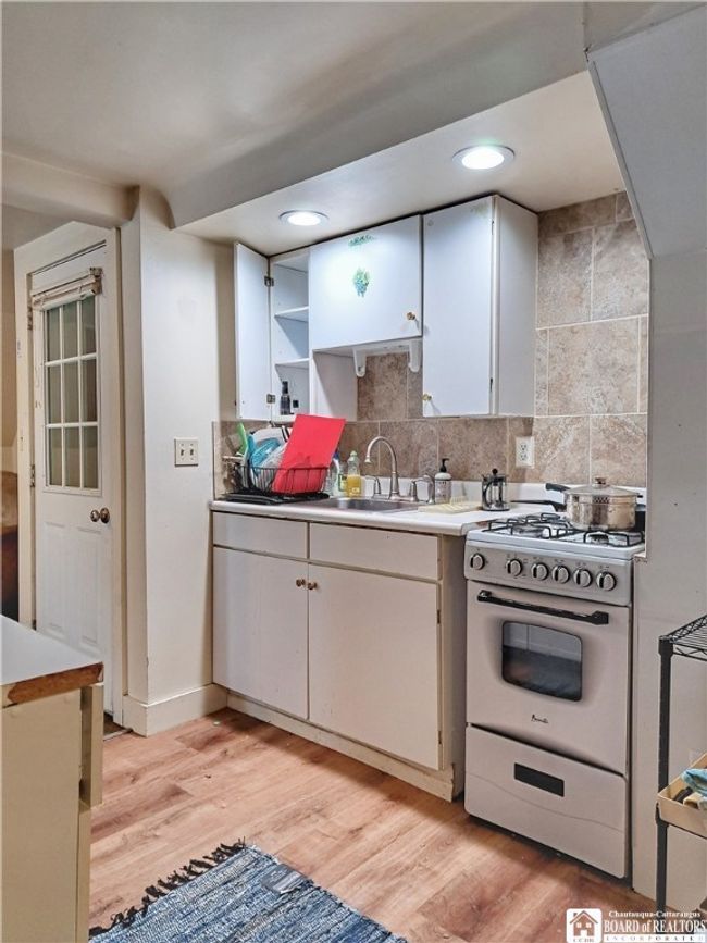 Upper Apartment - Kitchen | Image 35