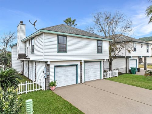 4 S Flamingo St, La Marque, TX, 77568-6530 | Card Image