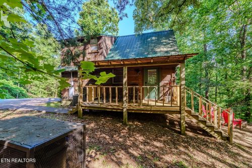 2323 Summer Ln, Sevierville, TN, 37876-7416 | Card Image
