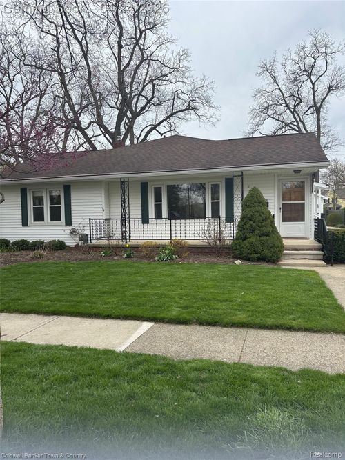 121 S Tompkins St, Howell, MI, 48843-2041 | Card Image
