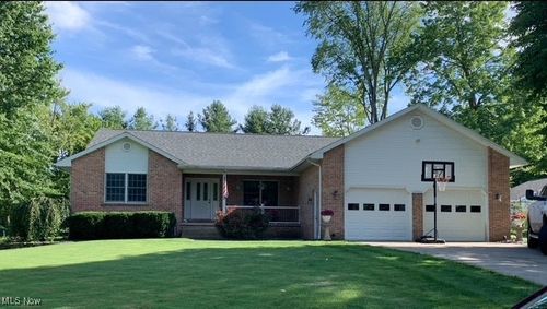 7356 Oakwood Dr, Brookfield, OH, 44403-9724 | Card Image