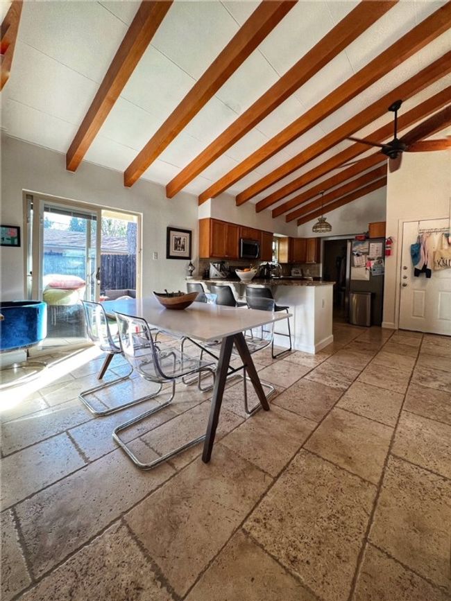 VERY DRAMATIC DINING AND KITCHEN SPACE. REF INCLUDED | Image 8
